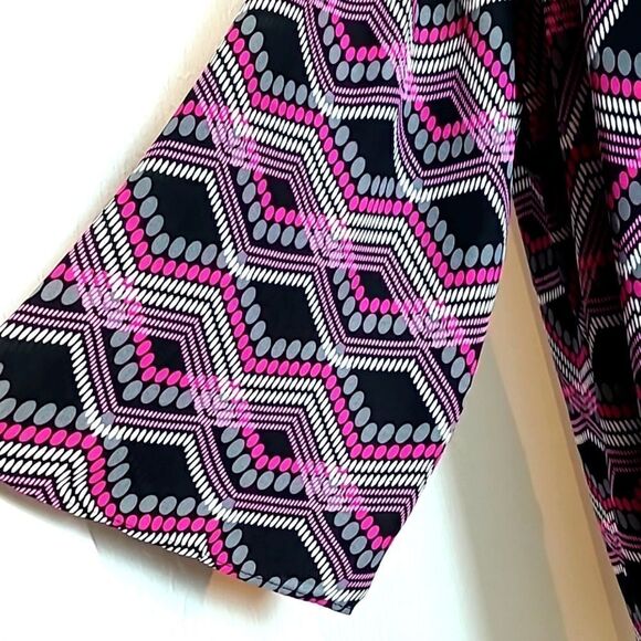Cato Pink & Black Blouse with Geometric Designs, 3 Silver Circles, Size 18/20W - Picture 4 of 8